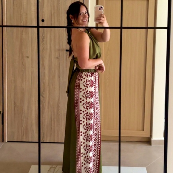 Meet your Posher, Olivia - Picture 3 of 3